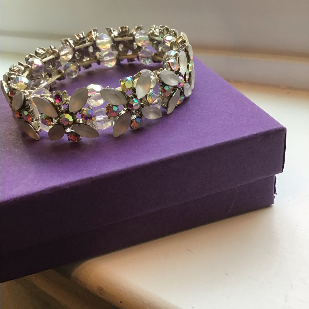 Rhinestone and beads bracelet with elastic fit